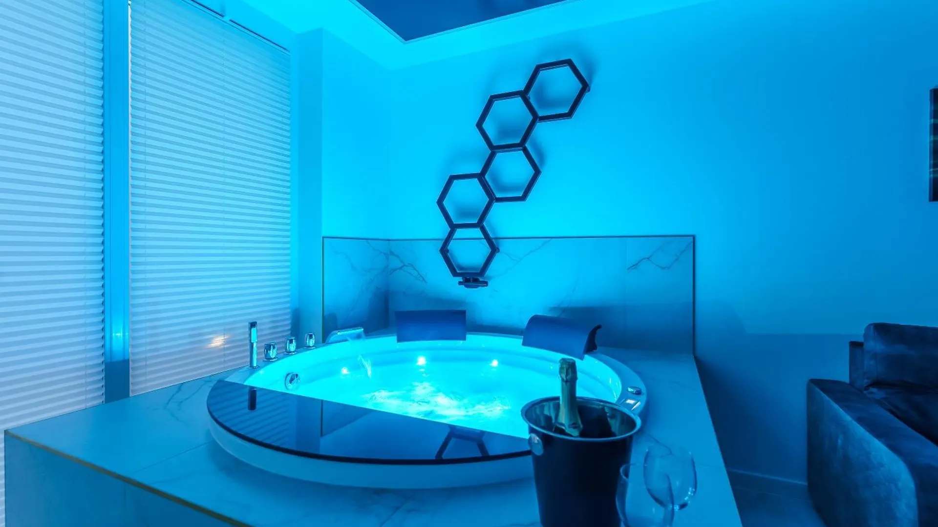 Lägenhet Golden Pearl Spa Prywatny Apartament Z Sauna I Jacuzzi Kołobrzeg