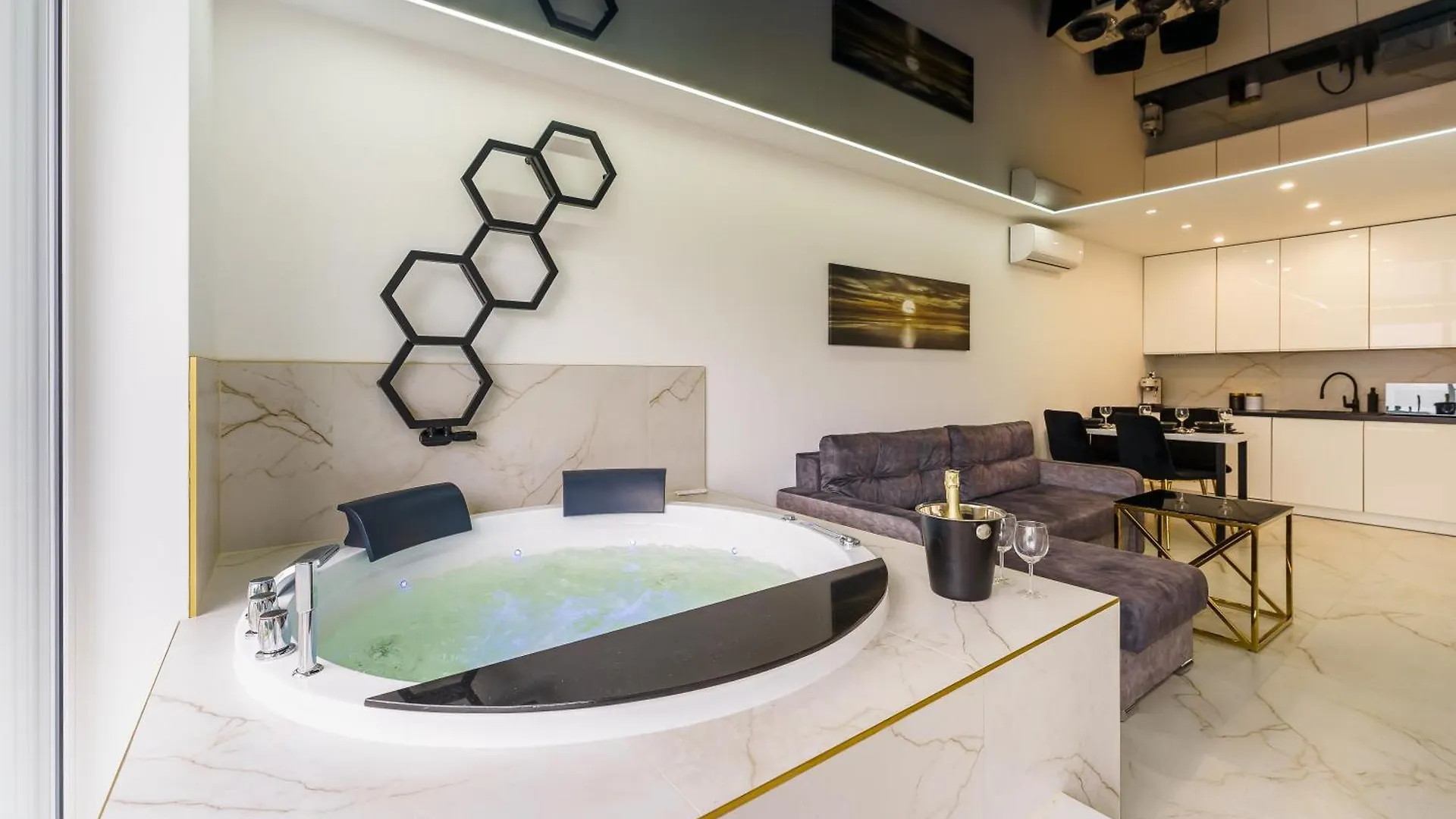 Lägenhet Golden Pearl Spa Prywatny Apartament Z Sauna I Jacuzzi Kołobrzeg Polen