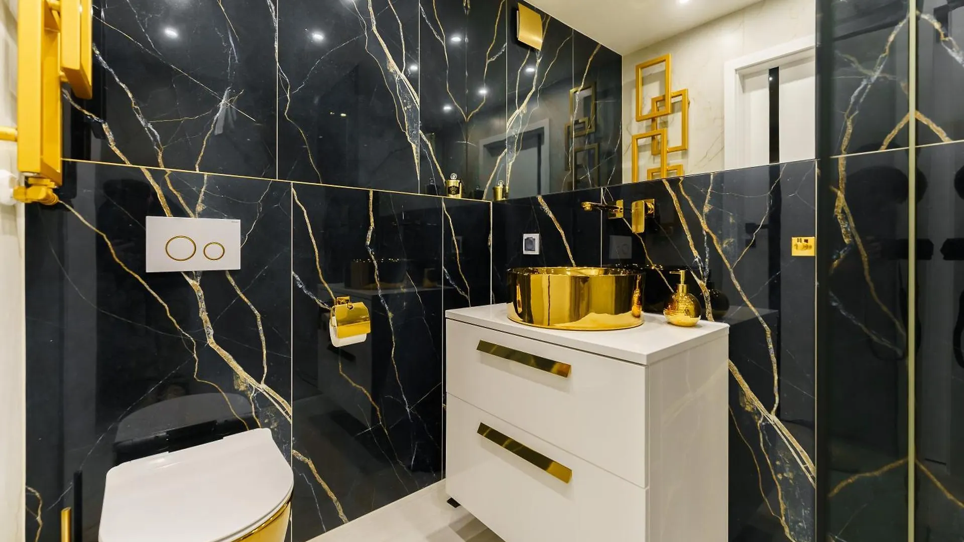 Lägenhet Golden Pearl Spa Prywatny Apartament Z Sauna I Jacuzzi Kołobrzeg Polen